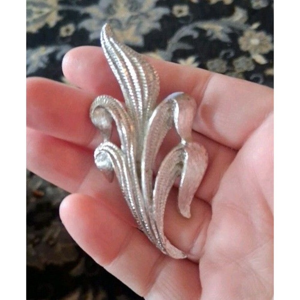 Vintage Signed Monet Silver Tone “Wheat Sheaf” Brooch